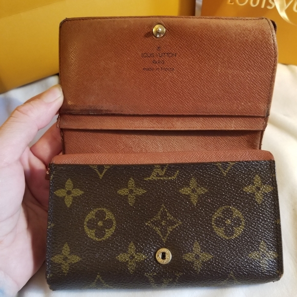Louis Vuitton Monogram Porte-Monnaie Tresor Wallet - Picture 7 of 17